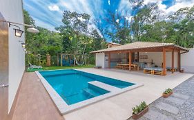 Casa em vila com piscina e acesso à cachoeira